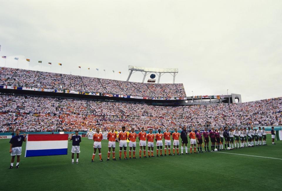 Line up of the teams during the FIFA World Cup 1994 round of 16 match between Netherlands and Ireland on July 4, 1994, at the Citrus Bowl stadium in Orlando, United States. (Photo by VI Images via Getty Images)