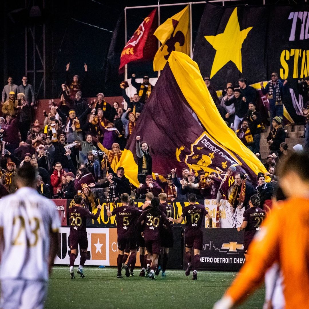 The Great Eight Round Two Family Resemblance Teenage Kicks and Hot Air in the Motor City