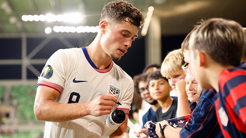 Sebastian Berhalter signs autographs