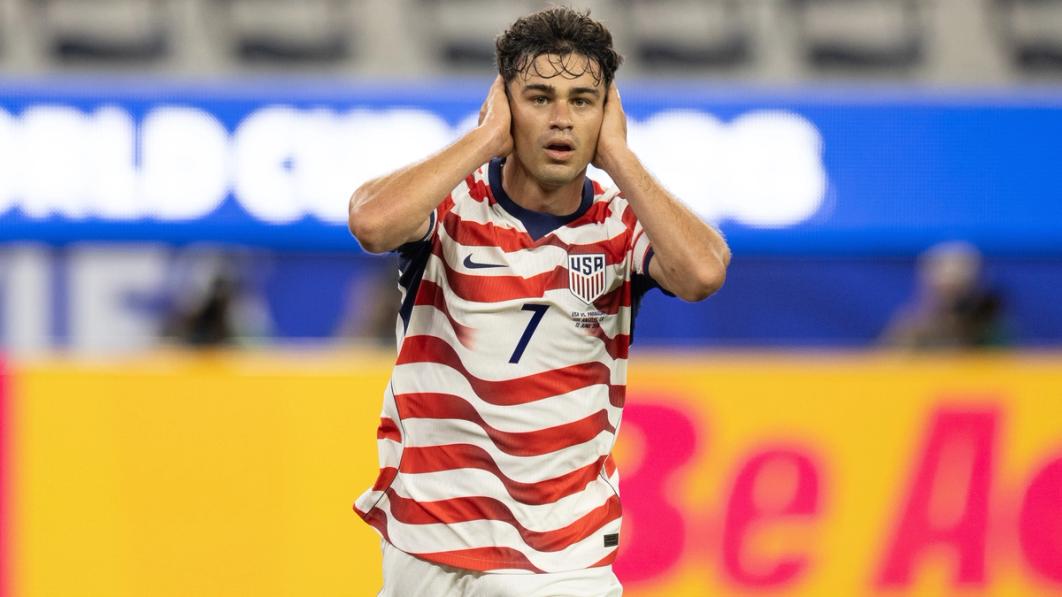 Gio Reyna celebrates after scoring against Paraguay