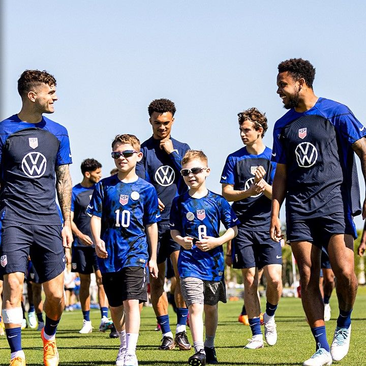 BEHIND THE CREST | Christian Pulisic, USMNT Makes a Wish Come True in Orlando