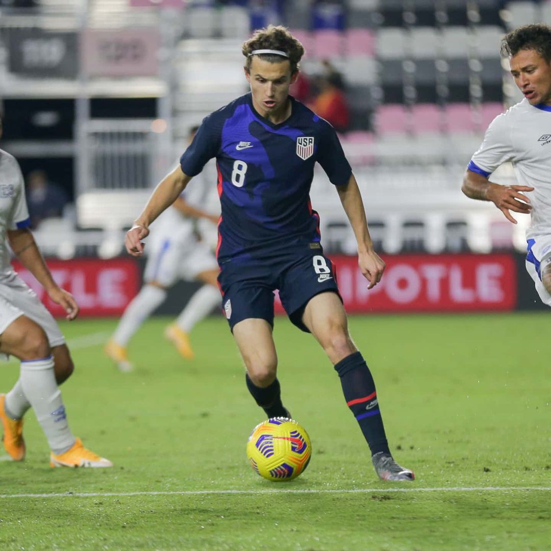 USMNT REWIND: Brenden Aaronson, Duane Holmes Shine in Strong Weekend for USMNT Players Abroad