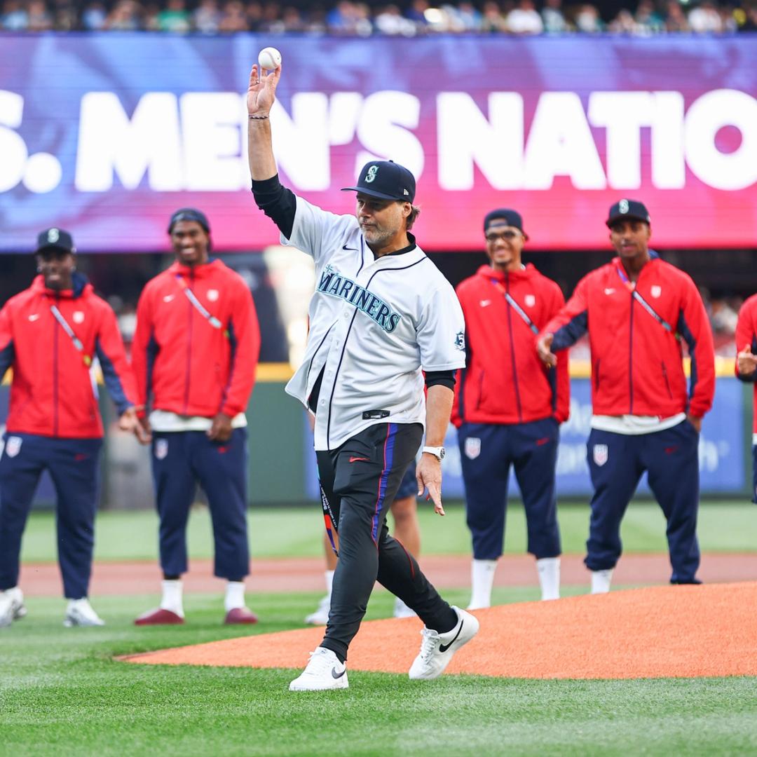 Mauricio Pochettino Throws Out First Pitch at Seattle Mariners Game