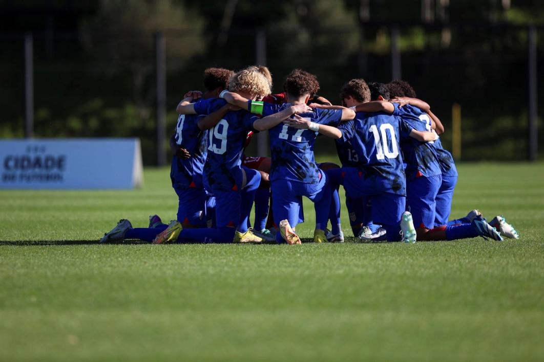 The U-15 MYNT huddles up during a match