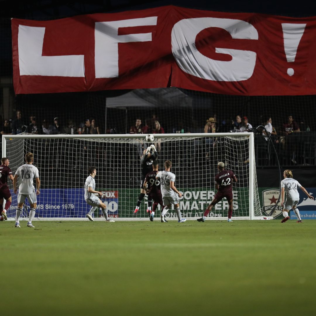 The Great Eight Round of 16 Hunting Owls and a Brave Republic Prosper as Two LAs Collide