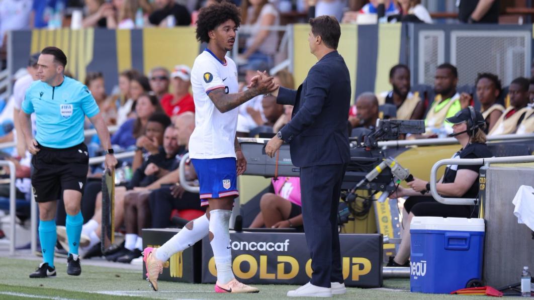Chris Richards shaking hands with Mauricio Pochettino